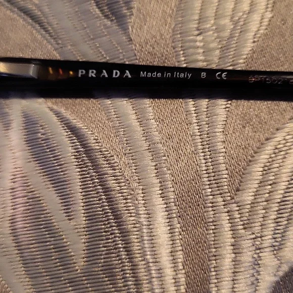 Prada Tortiose Shell Glass with Case - Picture 4 of 11